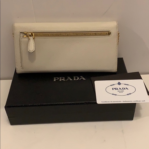 SOLD Prada saffiano long wallet - Picture 2 of 10